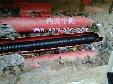 岳阳市电力局110超高压电缆外护套修复现场